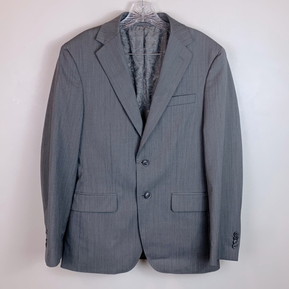 Joseph Abboud Slim Fit Brrr Triple Chill Effect Suit  Pristine Condition